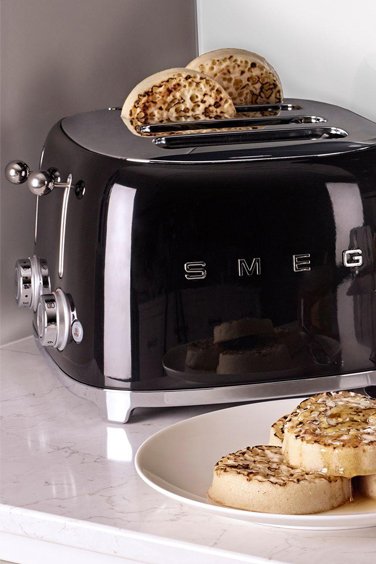 SMEG Siyah 4*1 Hazneli 50' Style Ekmek Kızartma Makinesi TSF03BLEU