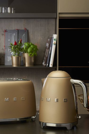 SMEG 50' Style Mat Gold Renk Kettle KLF03CHMEU