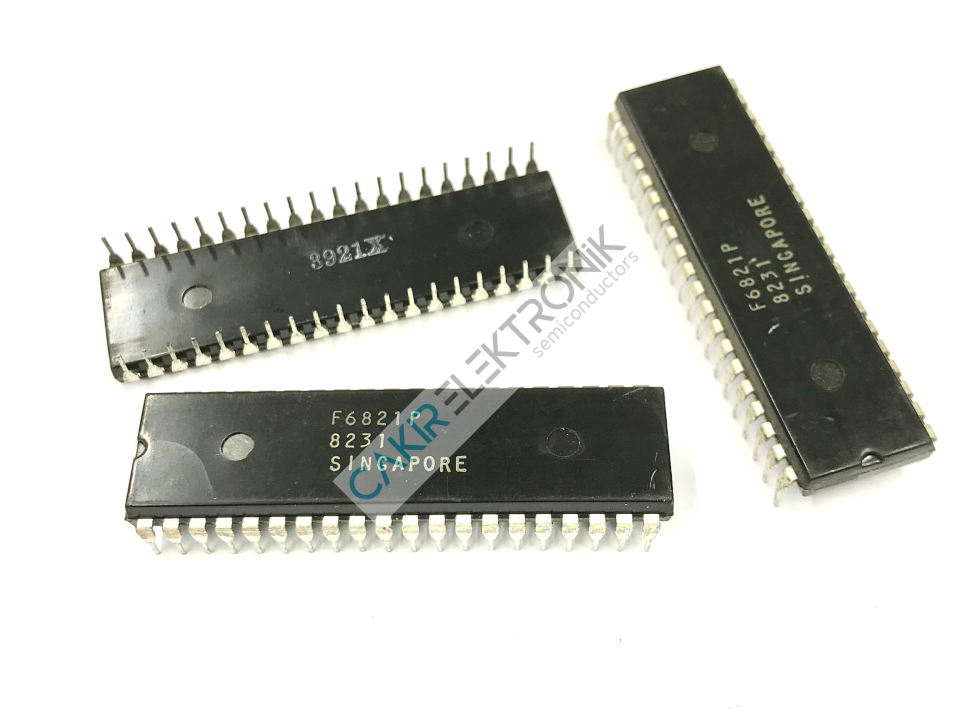 F6821P - MC6821P -   Peripheral Interface Pia IC 40 Pin DIP Plastic 6821