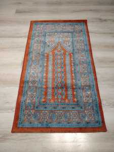 1+1 = 2 Adet Halı Sarayı Asya Namazlık Seccade İnce 503OM7 Kiremit Mavi Simli 65x115 cm