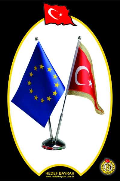15x22,5 Üçgen Simli Tekli Takım Türk Masa Bayrağı