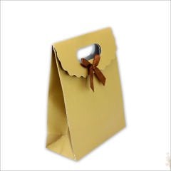 El Geçmeli Karton Çanta 26 x 19 x 9 cm, Mat Altın - 1 Adet