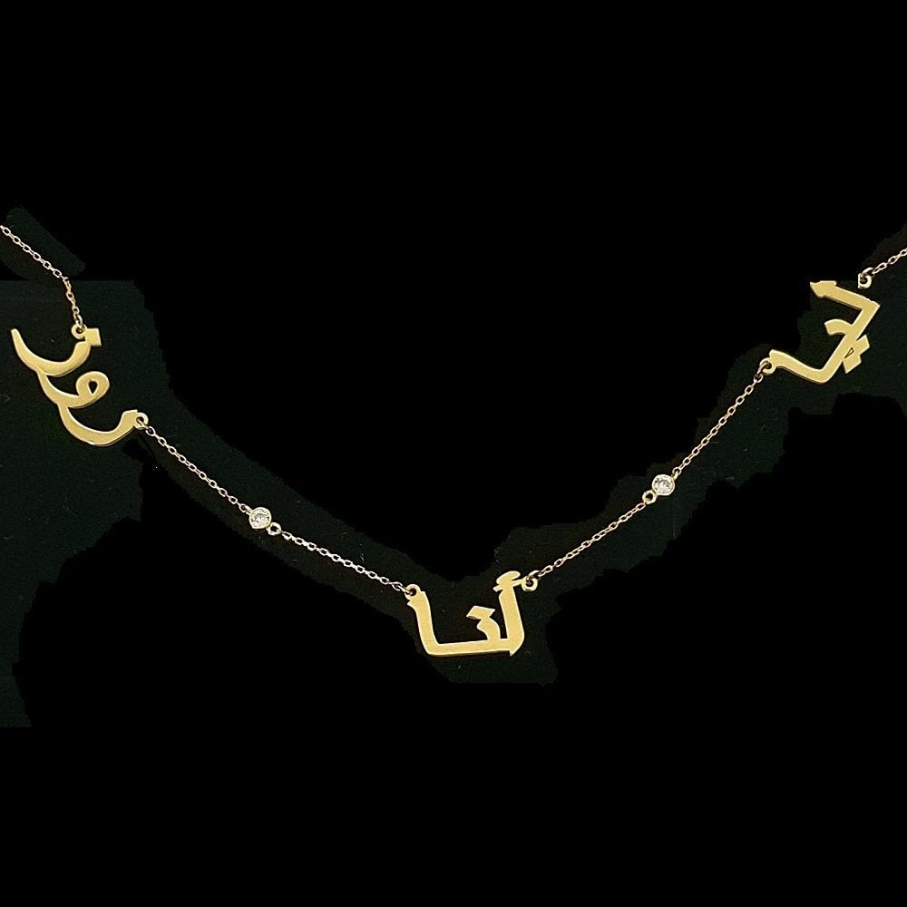 Gümüş taşlı 3 isimli arapça yazılı bayan kolye