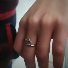 Gümüş birbirine sarılan el sevgi aşk yüzüğü dlp799e66