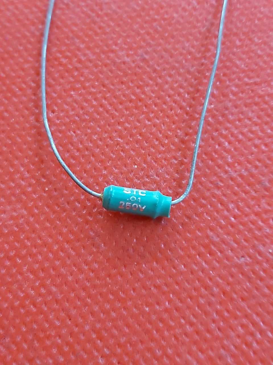 10nF 250V (0.01uF 250V) Aksiyel Polyester Kondansatör