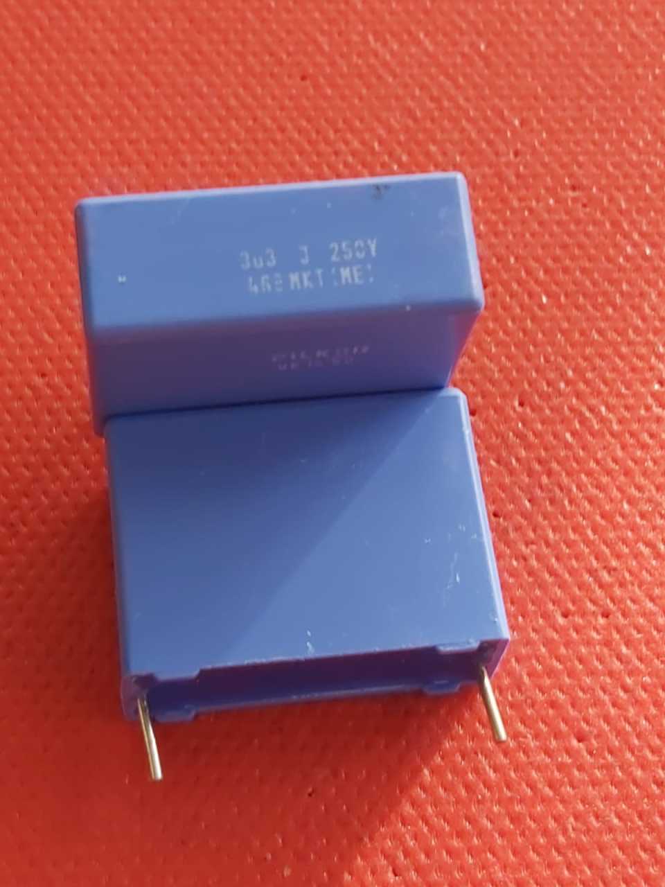 3.3uF 250V Polyester Kondansatör (pin aralığı:22.5mm)