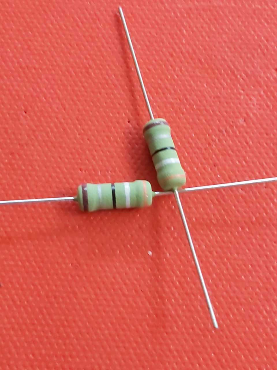 3.9R (3R9) 3W %1 Direnç (Metal Direnç)