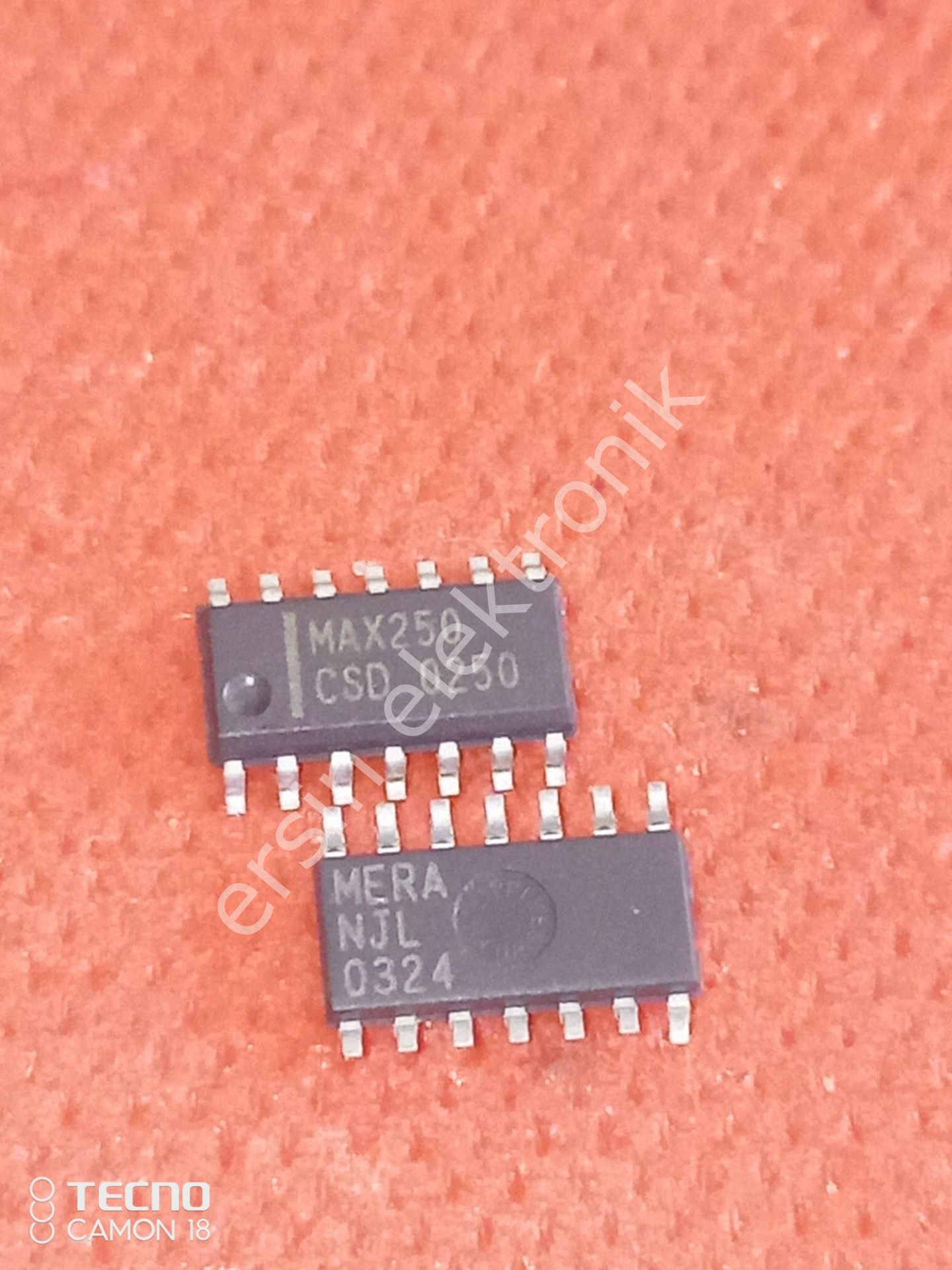 MAX250CSD +5V Powered Isolated RS232 Driver/Receiver (sem)