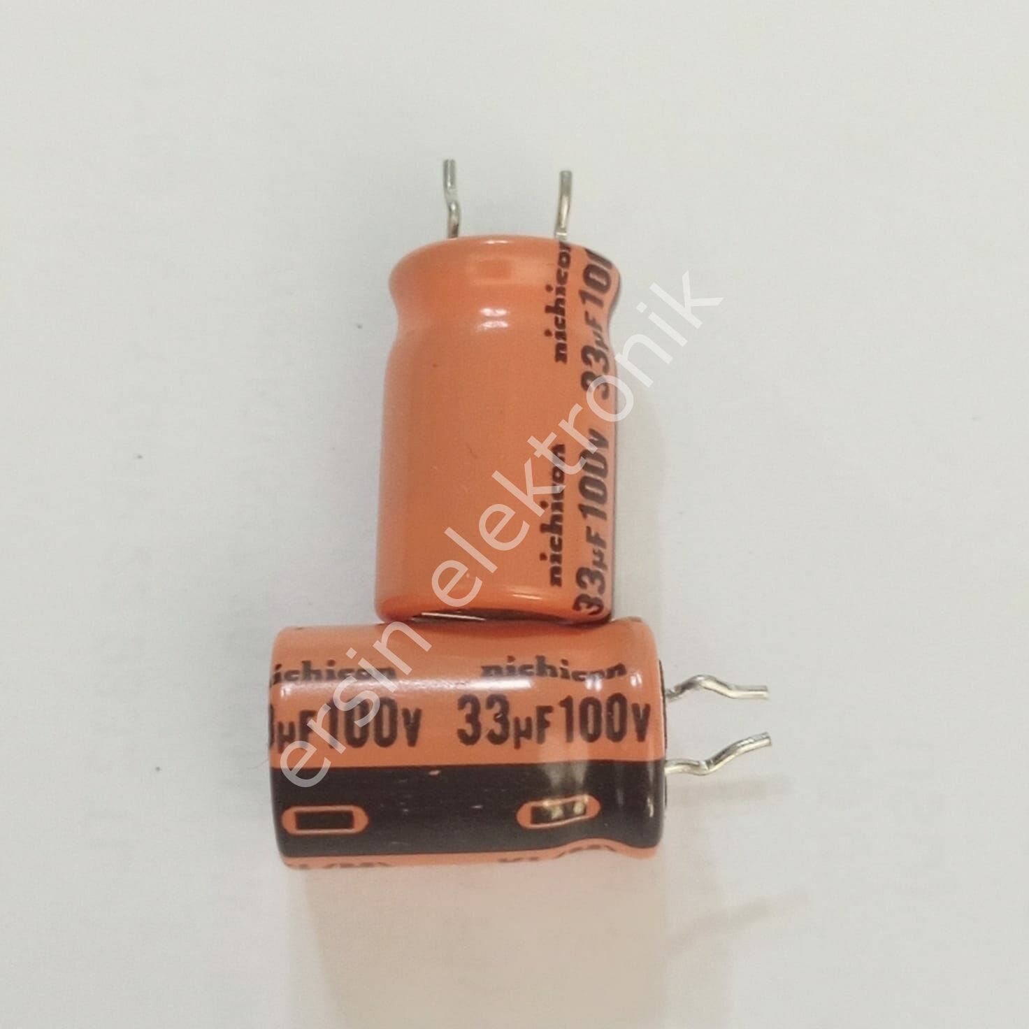 33uF 100V Elektrolitik Kondansatör (10x16mm) (Kısa Pinli)