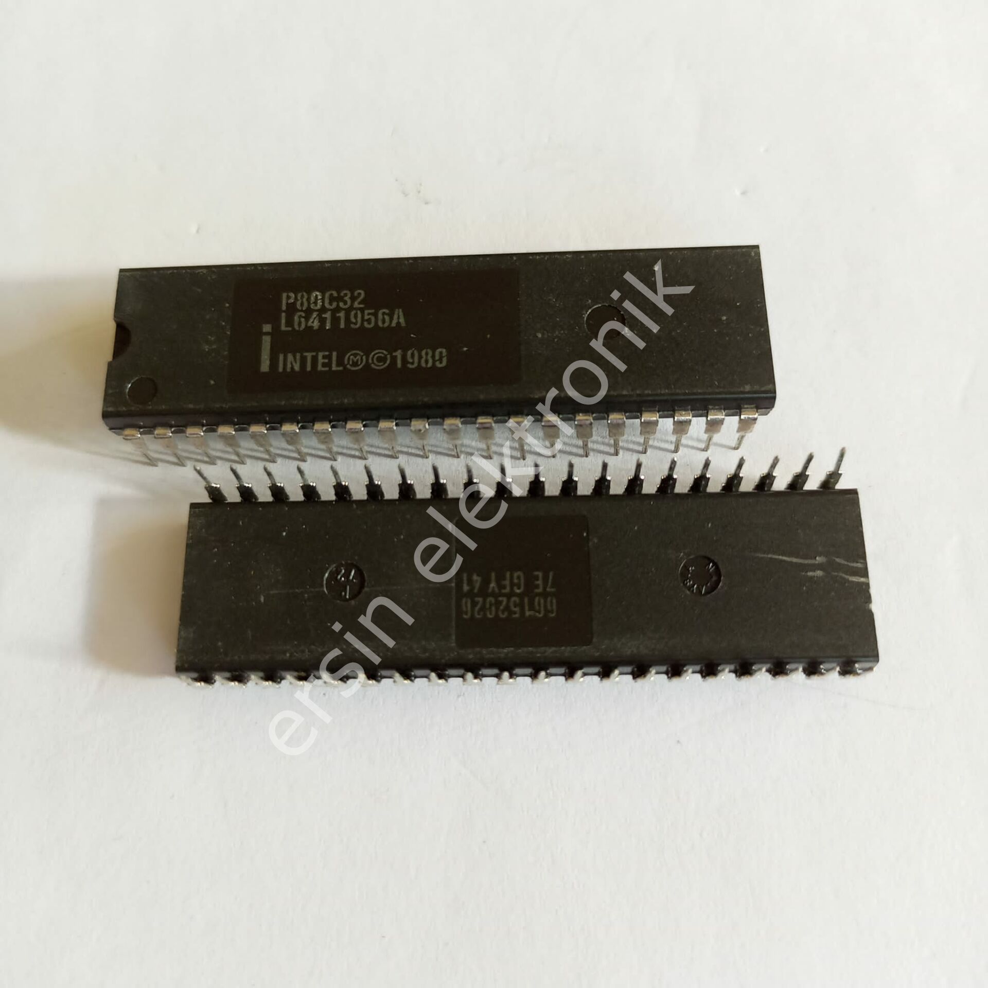 80C32 ( P80C32) CMOS 0 to 44 MHz Single Chip 8-bit Microntroller (A42)