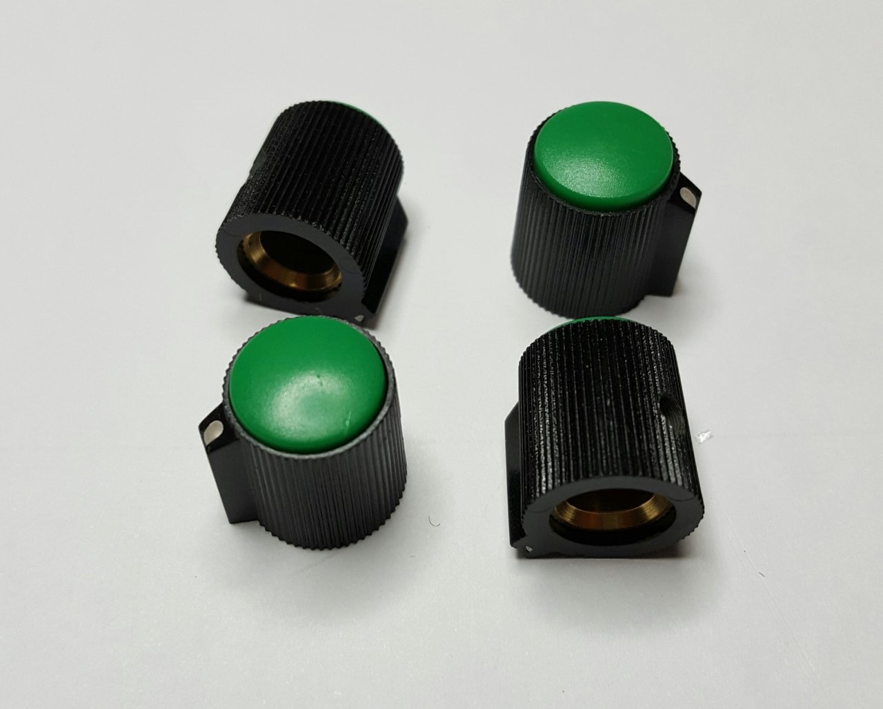 Pot Düğmesi 15mm Gövde Siyah Orta Yeşil Şaft Çapı:6mm
