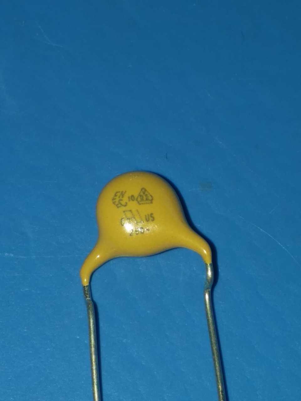 220pf 760V (221 ) (Pin Aralığı:10mm) Seramik Kondansatör