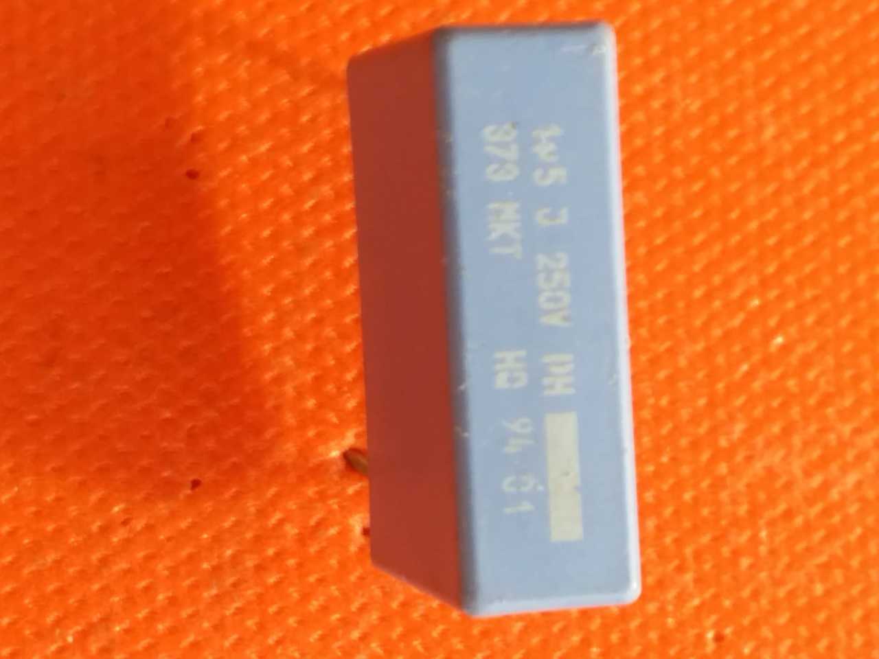 1.5uF  250V Polyester Kondansatör (bacak aralığı 22.5 mm) (MKT J)