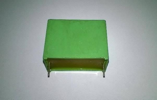 1uF 250V Polyester Kondansatör (Bacak aralığı 15mm)