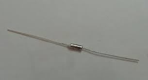 100pf Stroflex Kondansatör (Axiel) (Aksiyel) (eni 6mm boyu  2mm)