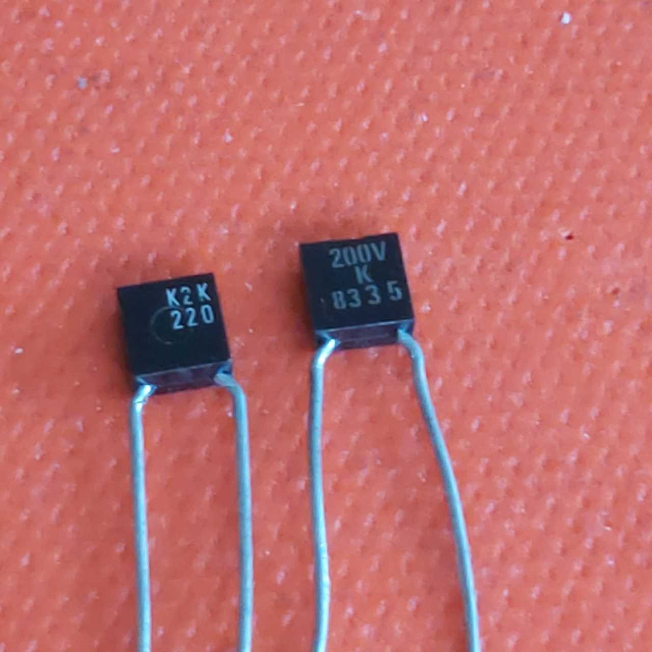220pF 200V Polyester Kondansatör