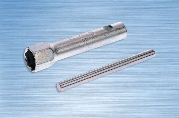 İZELTAŞ 1841070021 BİR AĞIZ KOVAN ANAHTAR BUJİ-MİL DAHİL (21 MM)