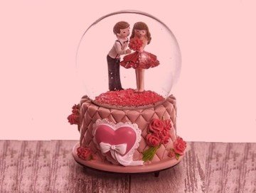 Romantik Aşıklar Işıklı Cam Kar Küresi & Müzik Kutusu
