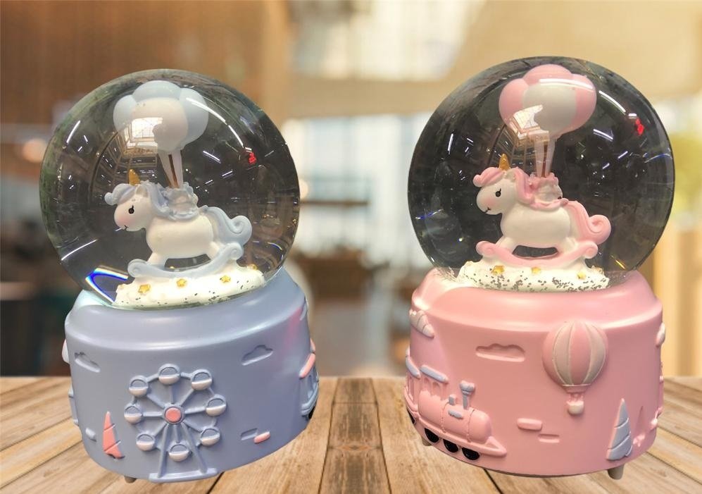 Işıklı Kar Püskürten Atlı Karınca Unicorn Müzikli Cam Kar Küresi