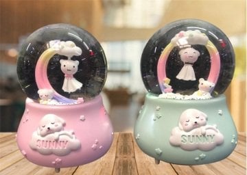 Işıklı Kar Püskürten Gökkuşağı ve Kedi Müzik Kutusu Cam Kar Küresi