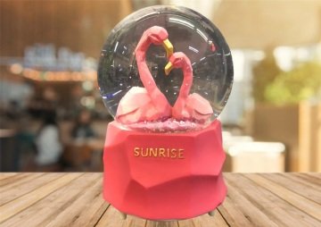 Işıklı Kar Püskürten Kuğu Müzik Kutusu Cam Kar Küresi