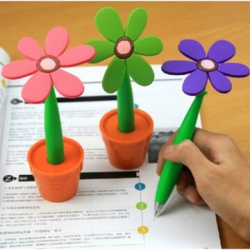 Dekoratif Renkli Saksı İçinde Papatya Kalem