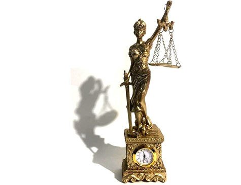 Dekoratif Adalet Tanrıçası Themis Heykeli Masa Saati