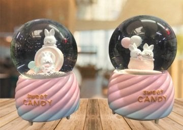 Işıklı Kar Püskürten Sevimli Tavsanlar Müzik Kutusu Cam Kar Küresi