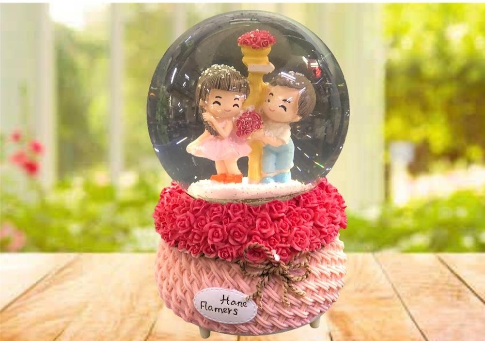 Işıklı Kar Püskürten Romantik Aşıklar Müzikli Cam Kar Küresi