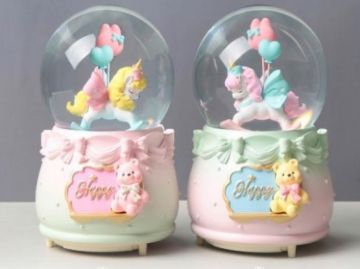 Unicorn Üzerinde Balonlar Püskürtmeli Işıklı Müzikli Cam Kar Küresi