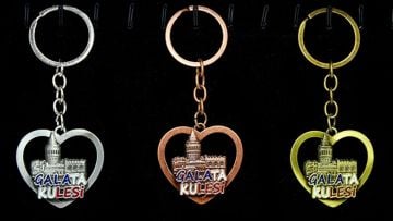Kalp İçinde Galata Kulesi Tasarımlı Metal Anahtarlık  (10cm)