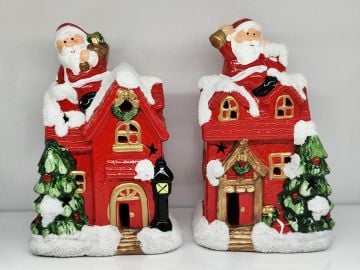 Dekoratif Işıklı Dağ Evi Çatısında Noel Baba Tasarımlı Yılbaşı Biblosu