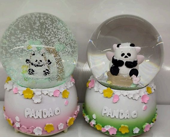 Işıklı Kar Püskürten Sevimli Panda Müzik Kutusu Cam Kar Küresi