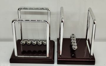 Metal Newton Cradle Denge Balans Topu (9 cm x 9 cm)
