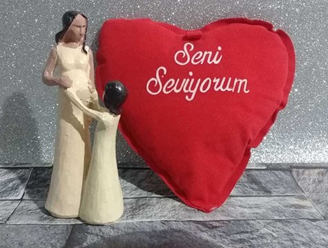 Anneler Günü Hediyesi Seni Seviyorum Yastıklı Anne Kız Biblo