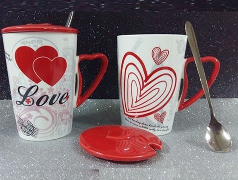 Love Kalp Tasarımlı Kapaklı Kaşıklı Seramik Kupa Bardak