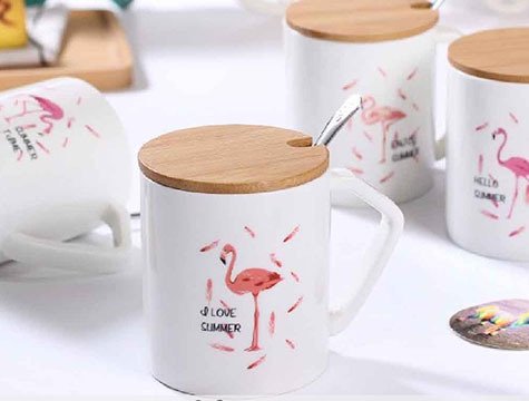 Ahşap Kapaklı Kaşıklı Flamingo Tasarımlı Kupa Bardak