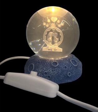 Sevgili Tasarımlı Polyester Standlı Usb Işıklı Cam Küre