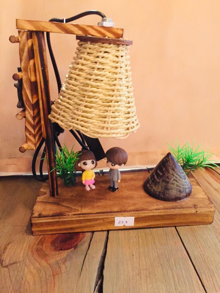Ahşap Romantik Aşıklar Temalı Dekoratif Masa Lambası