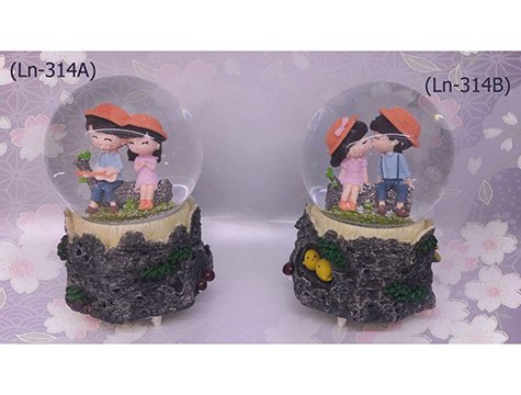 Romantik Aşıklar Kurmalı Cam Kar Küresi Müzik Kutusu