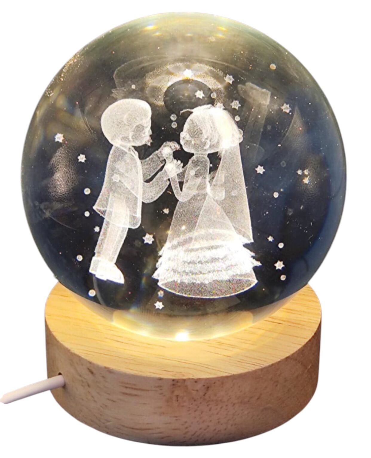 Dekoratif Ahşap Altlıklı Gelin Damat Temalı Işıklı Cam Küre (8 cm)