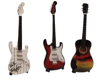 Dekoratif Ahşap Standlı Gitar Tasarımlı Biblo