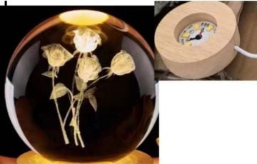 Dekoratif Ahşap Altlıklı Güller Temalı Işıklı Cam Küre (6 cm)