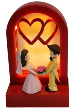 Dekoratif Kalpler Önünde Işıklı Gelin Damat Biblosu