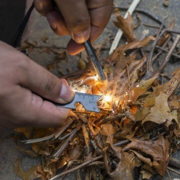Acil Durum Magnezyum Ateş Başlatıcı Çakmak Kiti Düdük Hediyeli