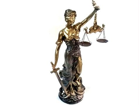 Adalet Tanrıçası Heykeli Themis Biblo