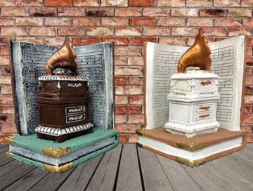 Polyester Kitap Üzerinde Gramafon Dekoratif Biblo