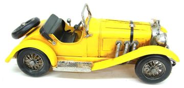 Dekoratif Nostaljik Sarı Metal Üstü Açık Araba