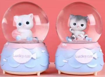 Şanslı Kedi Işıklı Dekoratif Cam Kar Küresi Müzik Kutusu