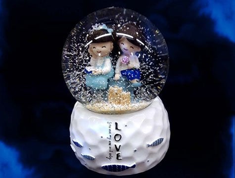 Dekoratif Romantik Sevgili Temalı Cam Kar Küresi Müzik Kutusu